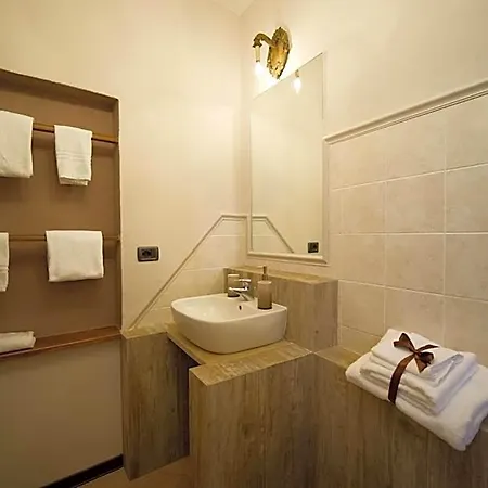 Borgo Cortese לינה וארוחת בוקר 4*