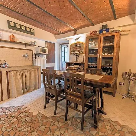 Borgo Cortese לינה וארוחת בוקר 4*