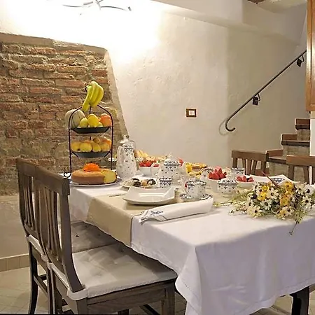 Borgo Cortese לינה וארוחת בוקר 4*